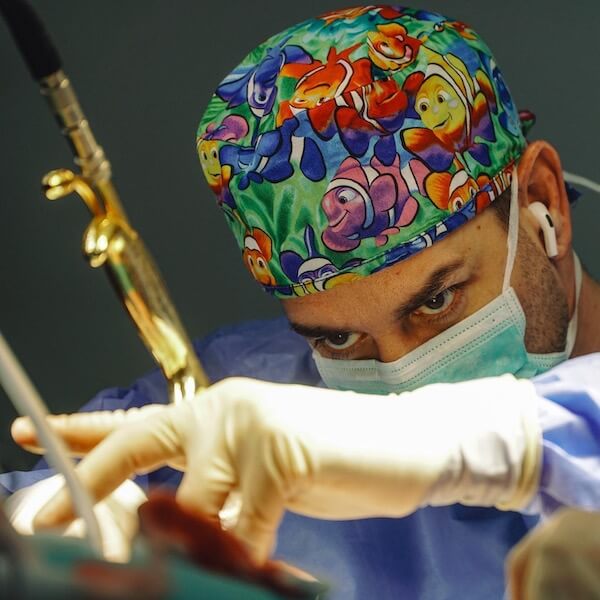 cel mai bun chirurg plastician - dr. Levy